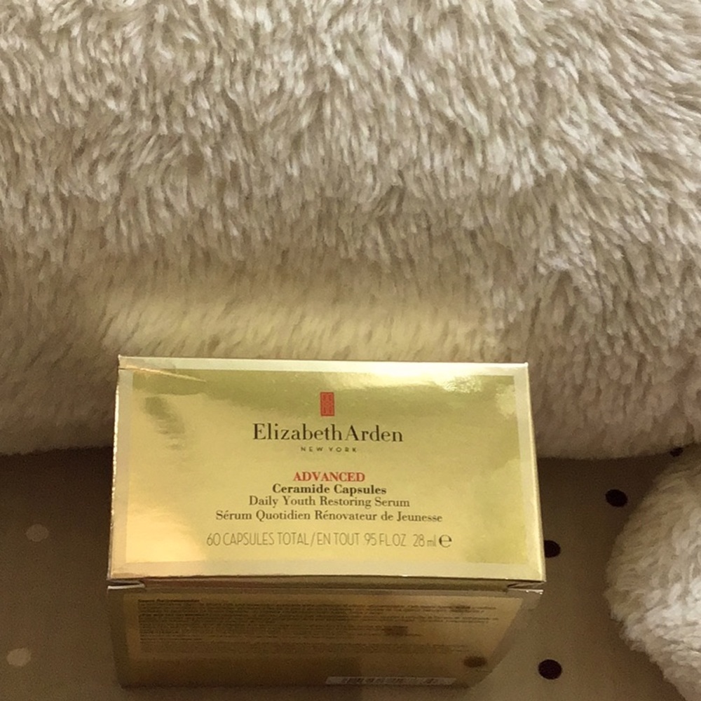 EA Daily Youth restoring Serum 60 capsules Sealed